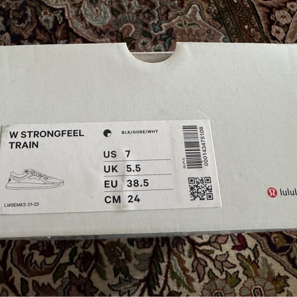 Lululemon Athletica Black Athletic Shoes Sleek Design - Picture 4 of 13